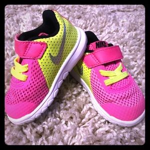 Toddler girl Nike shoe
